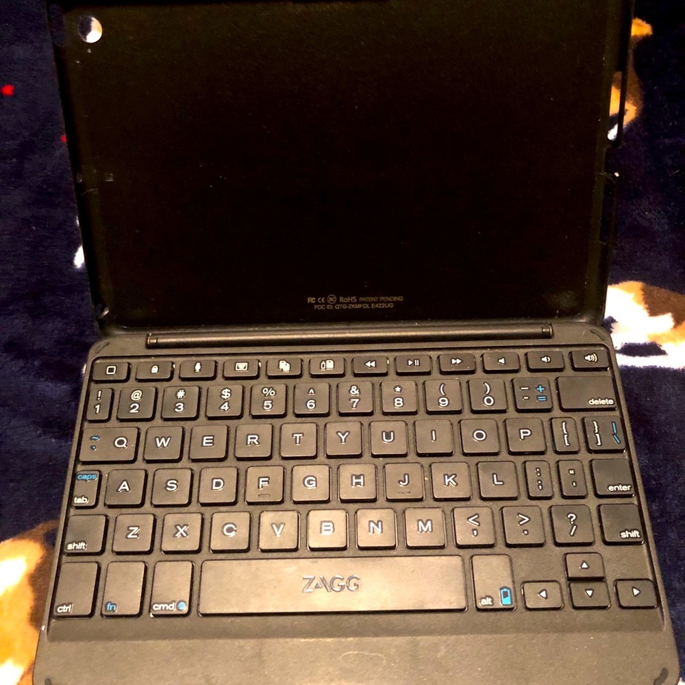 SOLD**ZAGG gently used iPad mini keyboard case